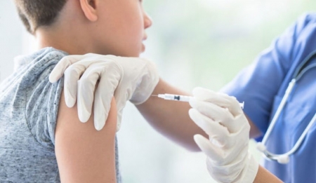 وزير الصحة: ندرس تطعيم الأطفال في المدارس بلقاحات كورونا