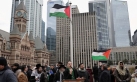 العلم الفلسطيني يرفرف على مبنى بلدية تورونتو للمرة الأولى (فيديو)