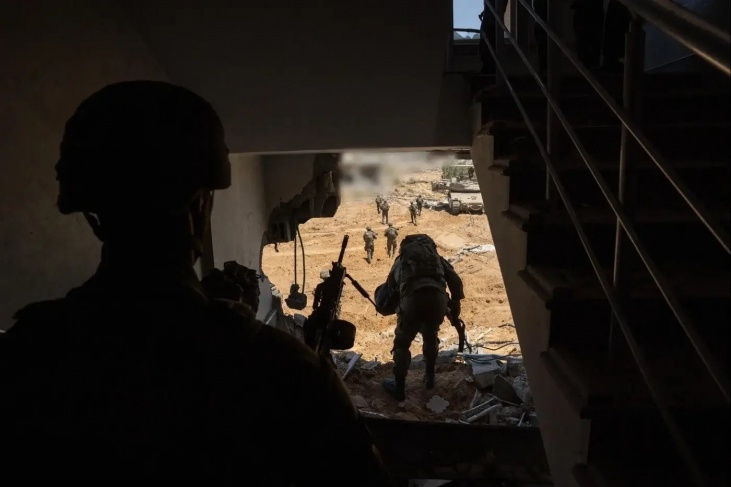 اصابات بين جنود الاحتلال.. اسرائيل: محموعة فلسطينية مسلحة خرجت من نفق وهاجمت مواقع الجيش