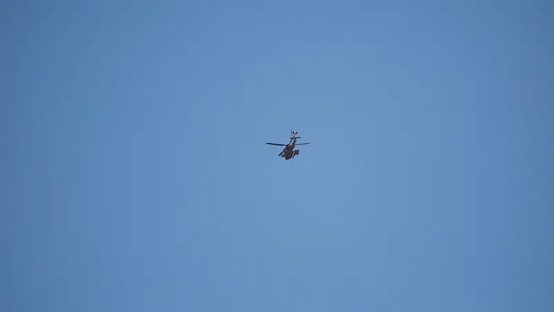 هوت فجأة من السماء للأرض.. فيديو لمروحية إسرائيلية تسقط في الضفة