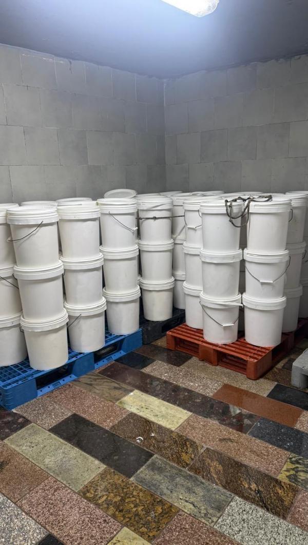 إغلاق مستودع غير مرخص يدخل حليباً مجففاً عبر حرة الزرقاء (صور)