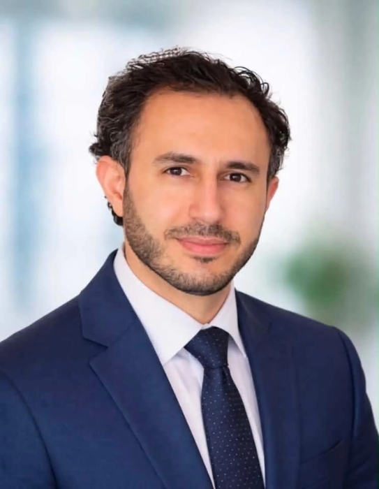 طبيب أردني يبتكر تقنية عالمية جديدة لعلاج مضاعفات نادرة ومعقدة في الشريان الأبهر