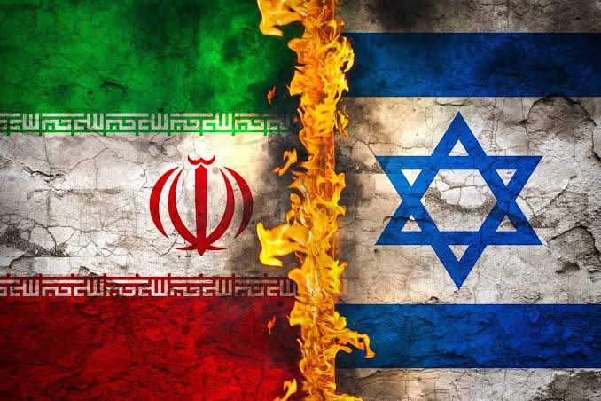 إسرائيل تلوح بضرب إيران.. وطهران تؤكد مواصلة تطوير قدراتها الدفاعية