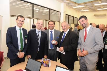 الجامعة الهاشمية تبدأ بتوزيع البطاقات الذكية من بنك القاهرة عمان على طلبتها
