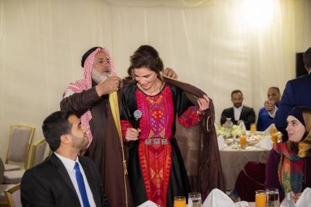 ورق عنب من يد الملكة على مائدة الإفطار في الطفيلة