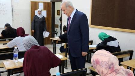 تسريب اسئلة الرياضيات للتوجيهي خلال الامتحان صور