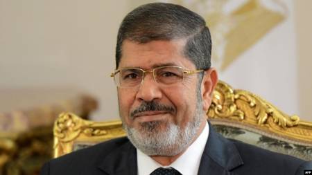 اللحظات الأخيرة لوفاة مرسي .. تحدث 25 دقيقة وكان منفعلا