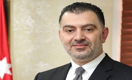 نقل وزير العمل نضال البطاينة الى المستشفى بعد تعرضه للاغماء داخل الرئاسة