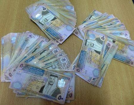 الحكومة تعلن تعديل الرواتب في الجهازين المدني والعسكري بموازنة 2020