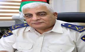 العشرات يحتشدون امام سجن ارميمين فرحاً بالافراج عن وضاح الحمود.. صورة