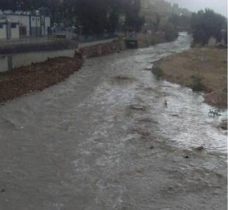 الدفاع المدني: البحث عن مفقود سيل الزرقاء مستمر