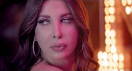 صورة غريبة.. شاهد أول ظهور لـ نانسي عجرم وبناتها بعد حادث السرقة!؟