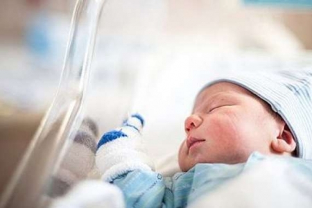 مفاجأة في طفلة مولودة من أم مصابة بفيروس كورونا