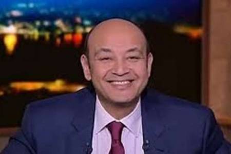 شاهد.. وصلة رقص لعمرو أديب على الهواء