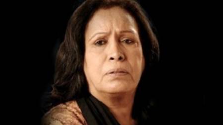 الفنانة الكويتية حياة الفهد تطالب بعدم علاج الوافدين: لو كان الأمر بيدي لرميتهم في الصحراء؟! فيديو