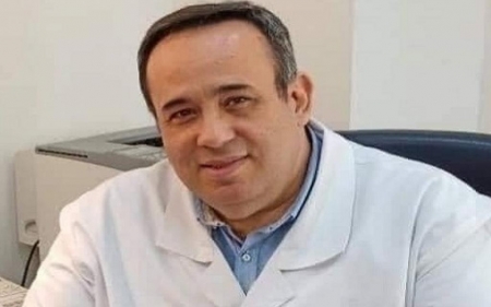 خبر مؤلم.. إصابة زوجة وابنة أول طبيب مصري توفى بـ كورونا... صورة