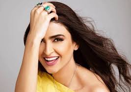 سر التغريدة الصادمة عن مقتل فلويد التي حذفتها مذيعة الجزيرة علا فارس!؟