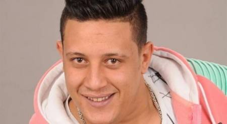 طعن حمو بيكا بسكين يسبب ضجة واسعة