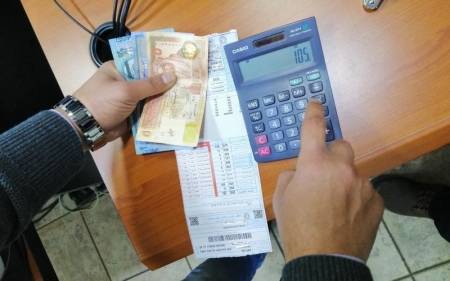استطلاع: 91 من الأردنيين غير راضين عن أسعار الكهرباء