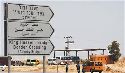 لهذا السبب الخطير.. فلسطين تدرس اغلاق الحدود مع الأردن
