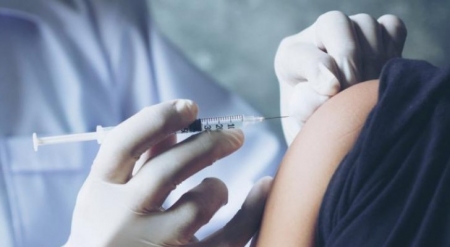الصحة توضح حول وفاة أشخاص نتيجة اصابتهم بكورونا بعد تلقيهم الجرعة الأولى من اللقاح بالاردن