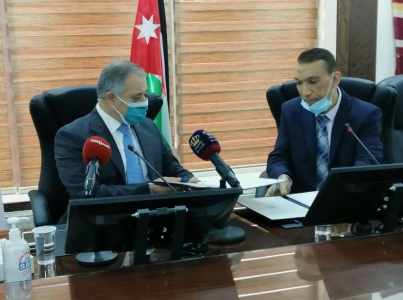 القطامين يوقع 7 اتفاقيات توفر 3025 فرصة عمل للأردنيين