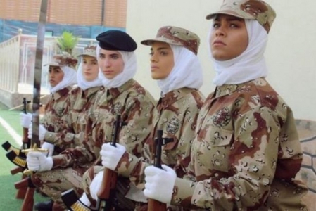 السعودية تعلن فتح الباب أمام النساء للانضمام للجيش