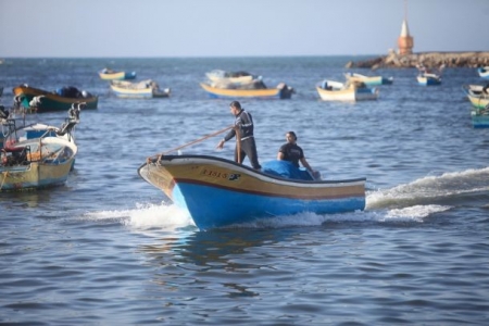 استشهاد 3 صيادين بغزة بعد قصف الاحتلال لمراكبهم