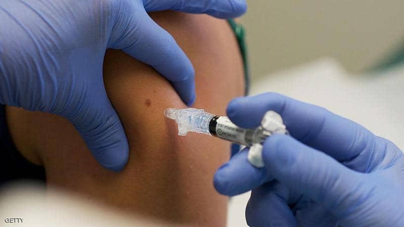 العلم يكشف الأعراض الحقيقية للقاحات كورونا
