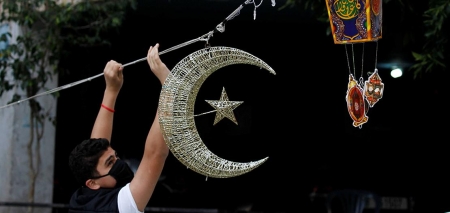ثاني رمضان في ظل قيود صحية تمنع التجول والتجمعات في عدة دول