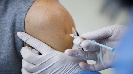خطة حكومية لتطعيم المعلمين مطلع أيلول