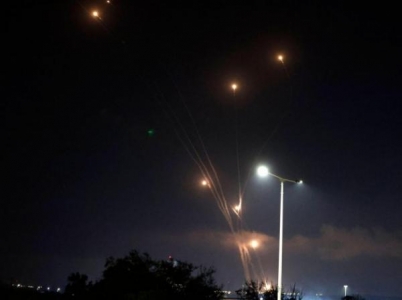 حماس والجهاد تمطران تل أبيب بـ 130 صاروخا .. وسقوط قتيل