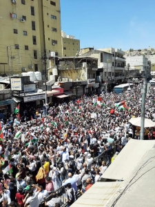 الحكومة: مسيرات الغضب الشعبي تعبر عن الموقف الأردني