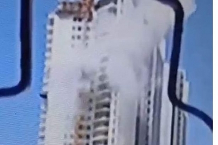 شاهد.. لحظة سقوط صاروخ للمقاومة على برج ضخم في قلب إسرائيل