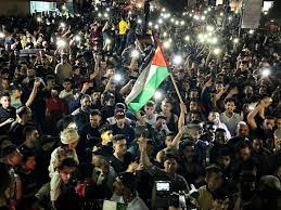 صباح يوم الهدنة.. غزة تعود تدريجيا للحياة واحتفالات فلسطينية بالنصر على العدو الإسرائيلي.. (صور)