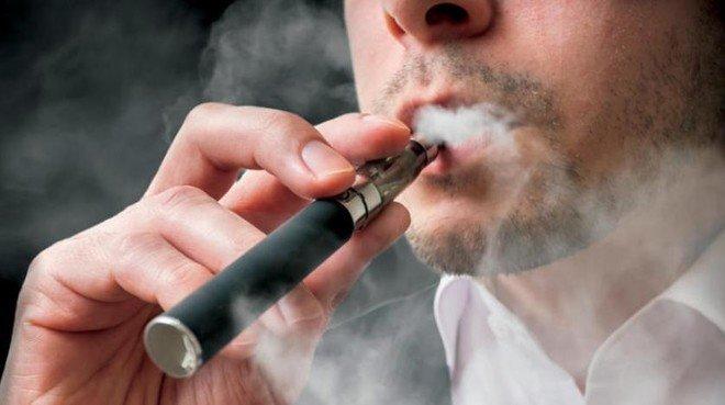 طبيب سعودي: السجائر الإلكترونية تنتج مواد سامة