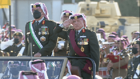 الملك ينعم بوسام المئوية على كوكبة من ابناء الأردن اسماء
