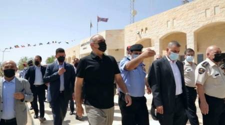 الخصاونة يؤكد على تبسيط وتسهيل الإجراءات في حدود العمري