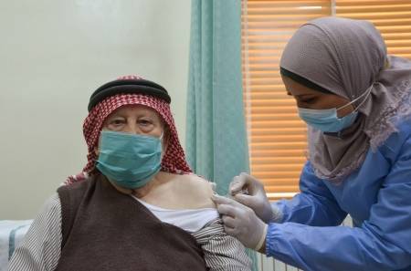 نحو 3 ملايين شخص سجلوا على منصة تلقي لقاح كورونا
