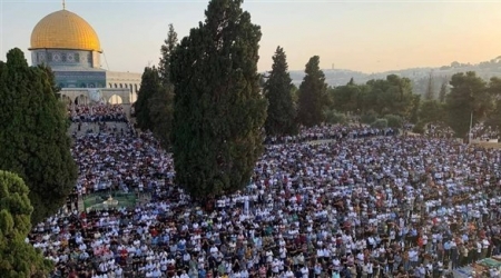 أكثر من 100 ألف مصلٍّ يؤدون صلاة عيد الأضحى في الأقصى