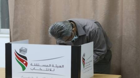 توافق على تخفيض سن الترشح للانتخاب لـ 25 سنة