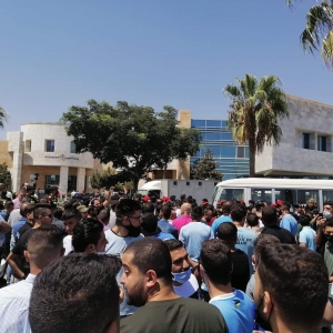 جمهور الفيصلي يعتصم أمام وزارة الشباب.. وتواجد أمني (صور)