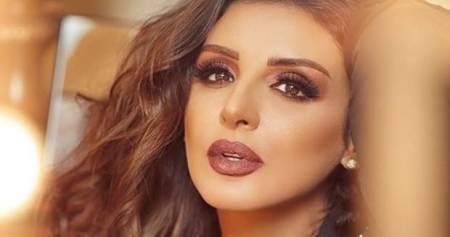 أنغام تفاجئ الجمهور خلال حفلها وتثير الجدل بلفظ غير لائق.. والجمهور يضحك