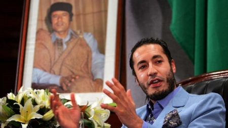 بعد إطلاق سراحه.. نجل القذافي يغادر ليبيا متجهًا لهذه الدولة (صورة)