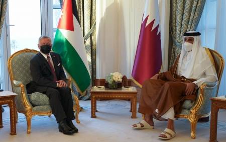 ماذا قال أمير قطر عبر تويتر عن لقاءه بالملك