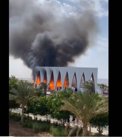 شاهد حريق ضخم يلتهم قاعة مهرجان الجونة بمصر قبل ساعات من افتتاحه