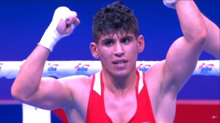 الملاكم زياد عشيش يتأهل إلى ربع النهائي في بطولة العالم