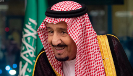 الملك سلمان يمنح 15 شخصية الجنسية السعودية.. تعرف عليهم