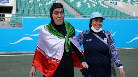 مدربة المنتخب الإيراني تخرج عن صمتها: ذرائع كاذبة بعد هزيمة المنتخب الأردني