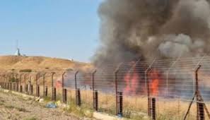 إعلام عبري: حريق هائل على الحدود مع الأردن يهدد خط غاز